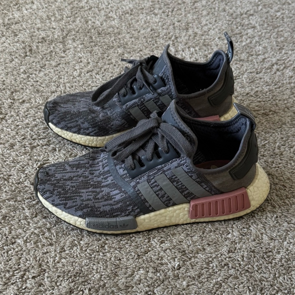 adidas women’s NMD R1 Heather Grey Raw Pink shoes sneakers size 7